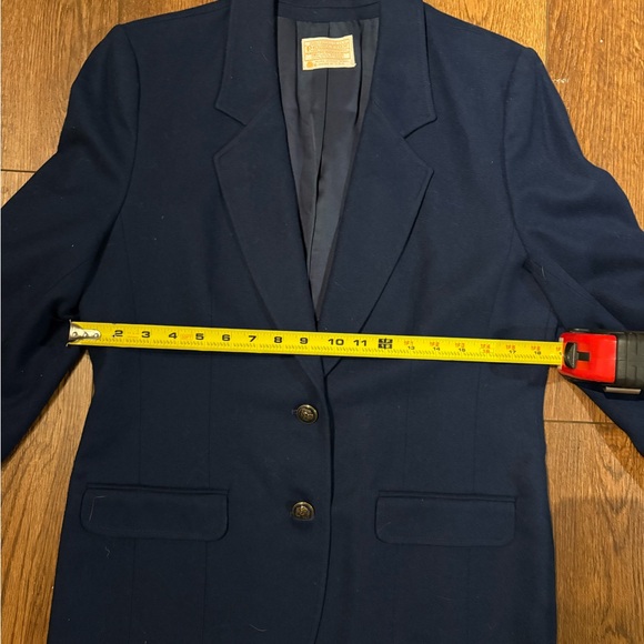 Vintage Pendleton Navy Blue Virgin Wool Blazer with Gold accent Buttons Size 10 - Picture 3 of 7